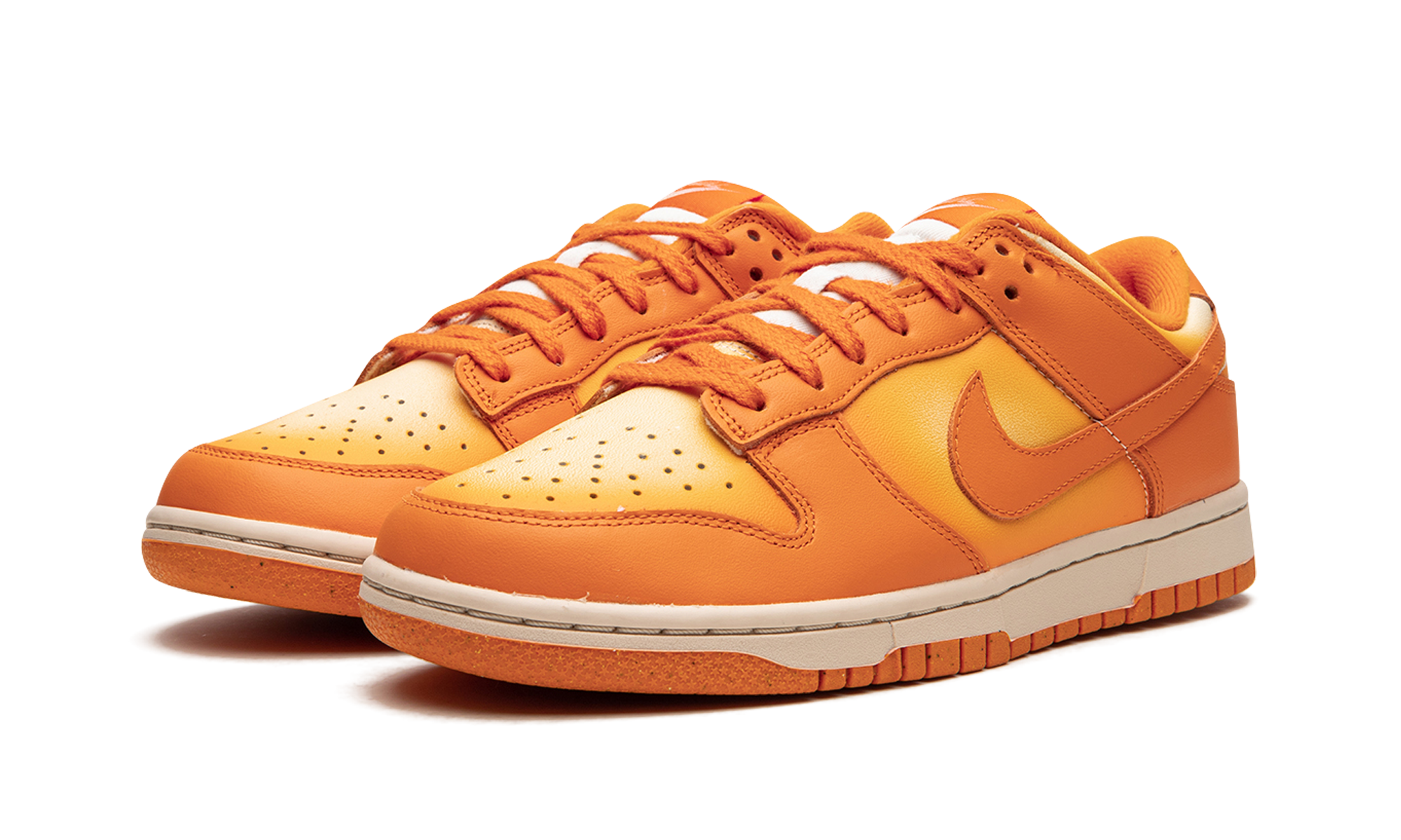 DUNK LO MNS WMNS  Magma Orange
