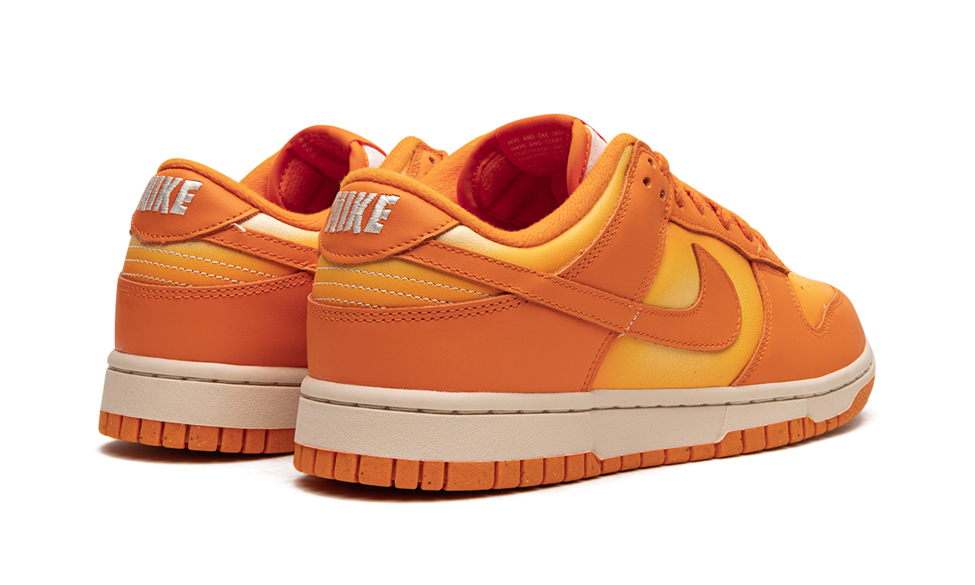 DUNK LO MNS WMNS  Magma Orange