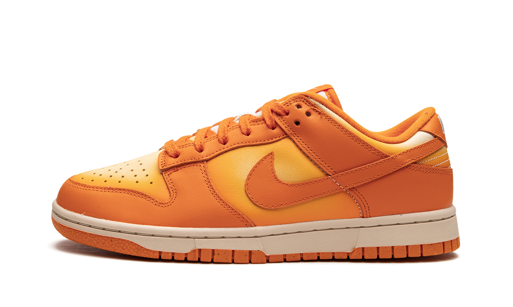 DUNK LO MNS WMNS  Magma Orange